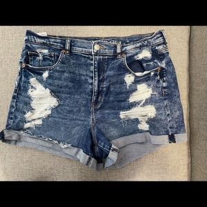 American Eagle Mom Short